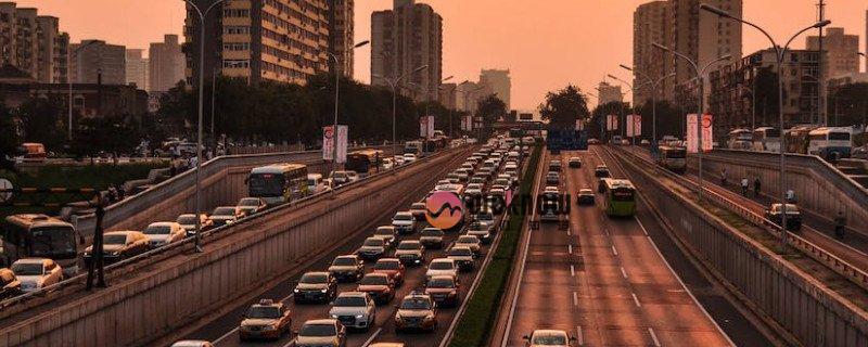 车撞柱子离开现场怎么报保险 具体情况如下