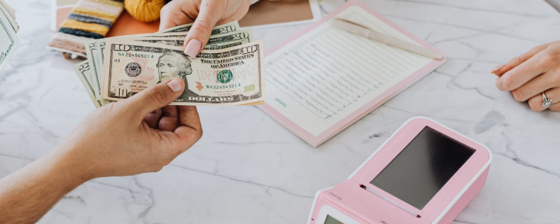 汽车金融公司的车贷有还款宽限期吗？上汽金融的车贷审核严格吗？